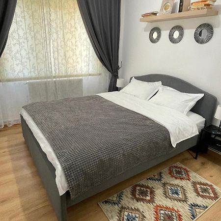 Apartament Cina Husi Εξωτερικό φωτογραφία