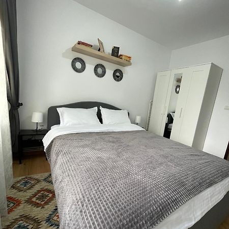 Apartament Cina Husi Εξωτερικό φωτογραφία