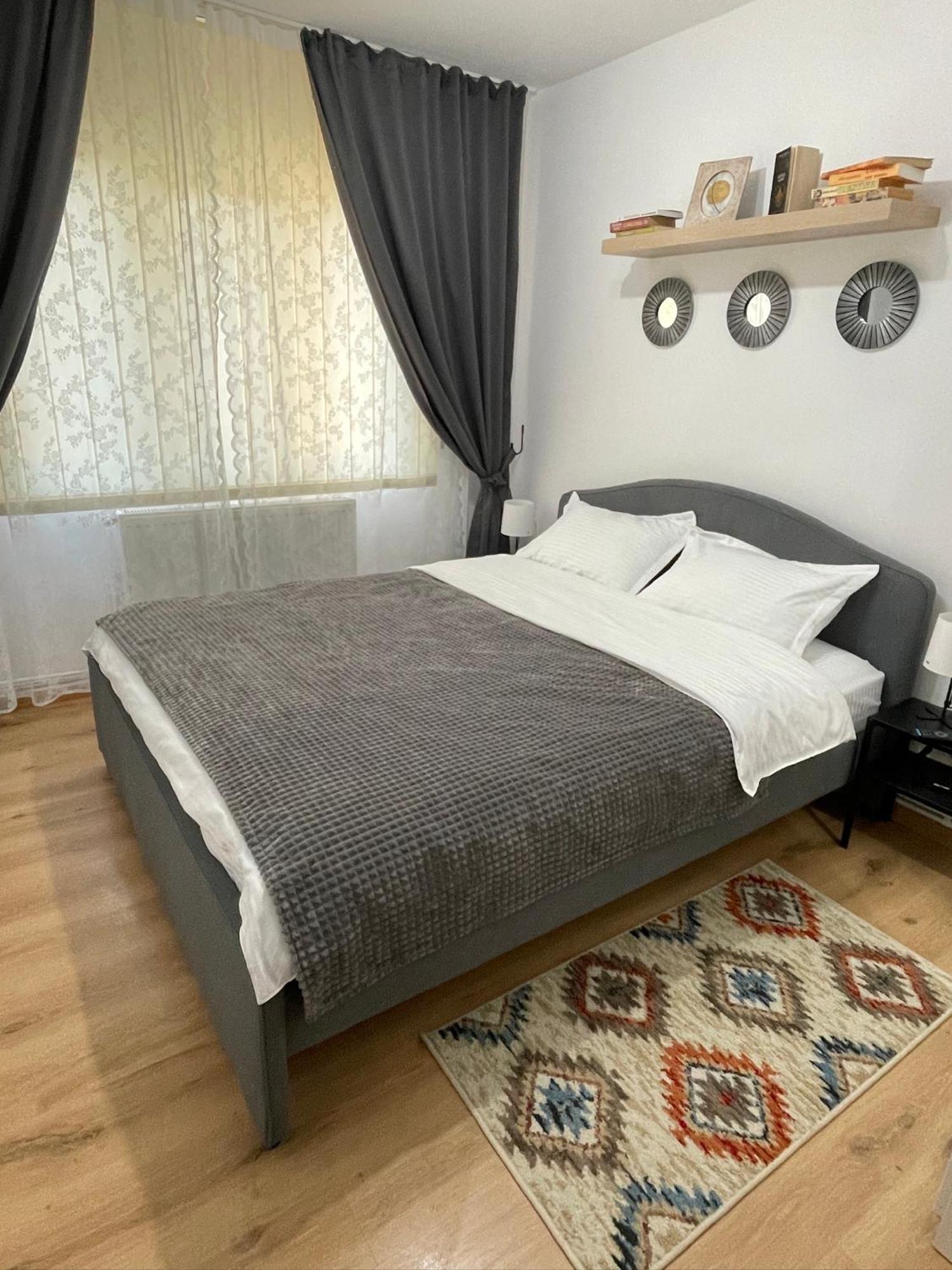 Apartament Cina Husi Εξωτερικό φωτογραφία